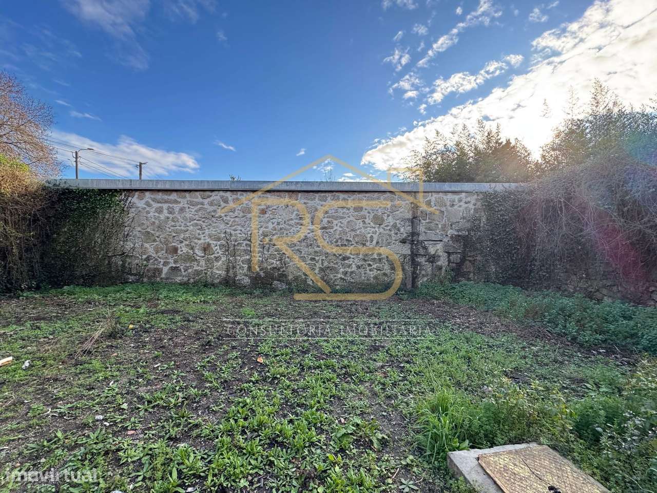 Moradia individual, para restauro | Landim, Famalicão-8