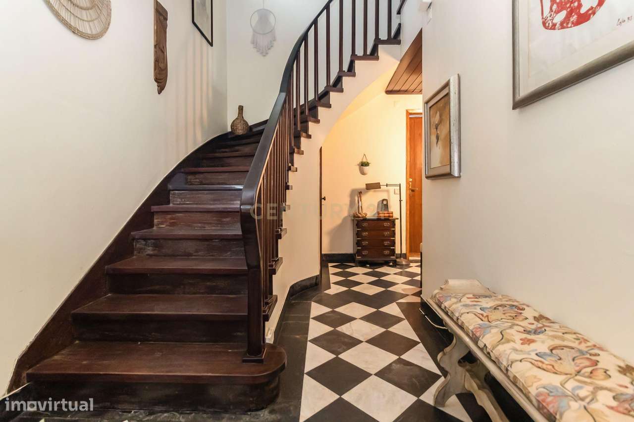 Moradia T6 isolada perto da praia Capuchos, Funchalinho. - Grande imagem: 4/45