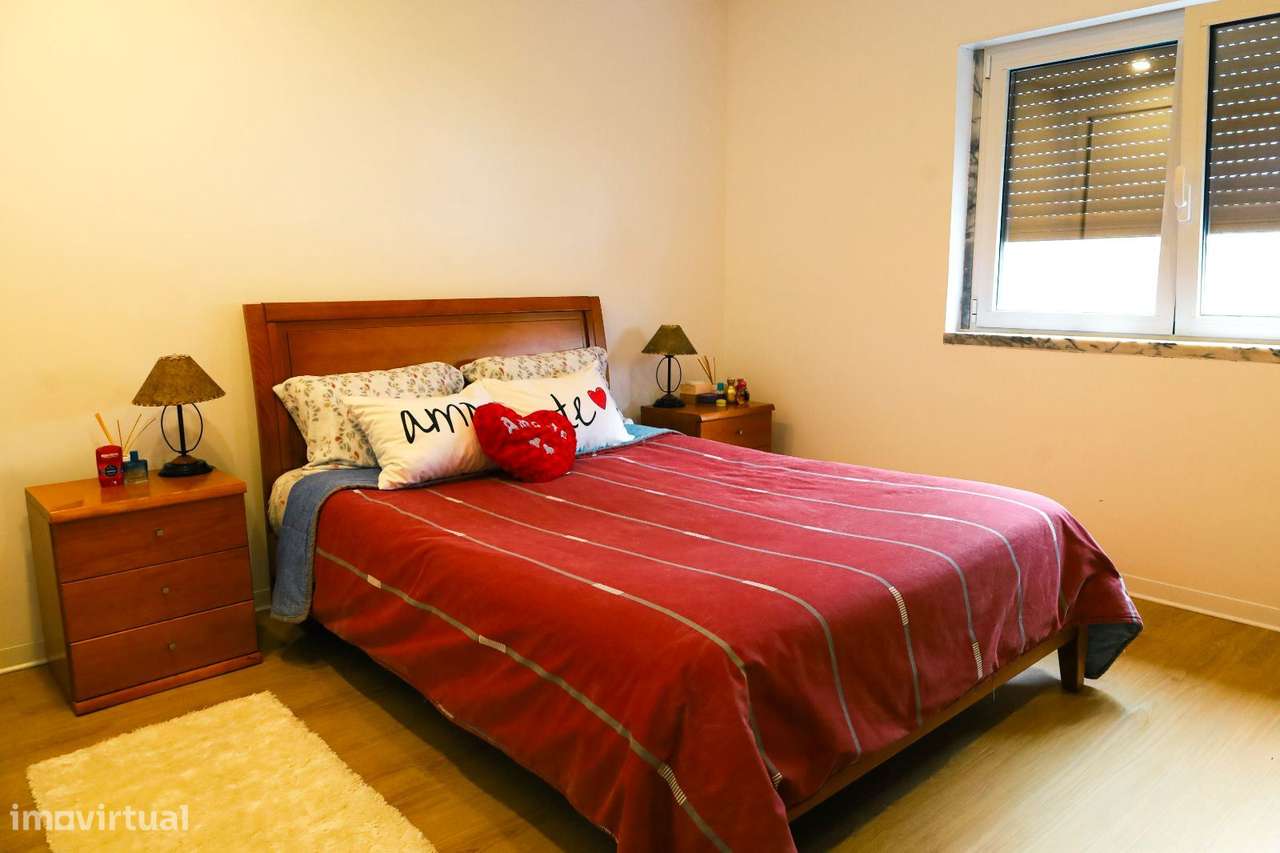 Moradia com espaço exterior e terreno adjacente - Grande imagem: 4/30