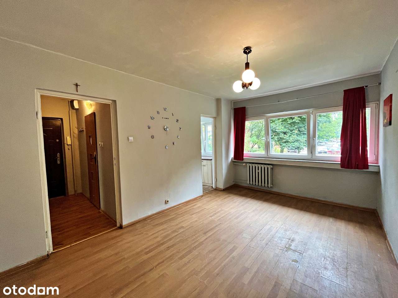 2 pokoje na parterze do remontu - ul. Rojna 10-1