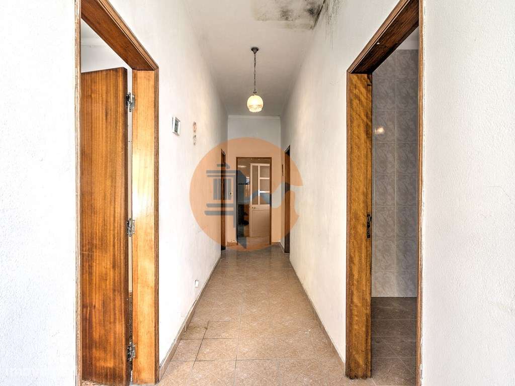 Moradia T3 no Centro de Tavira com Terraço e Potencial de Ampliação - Grande imagem: 4/27