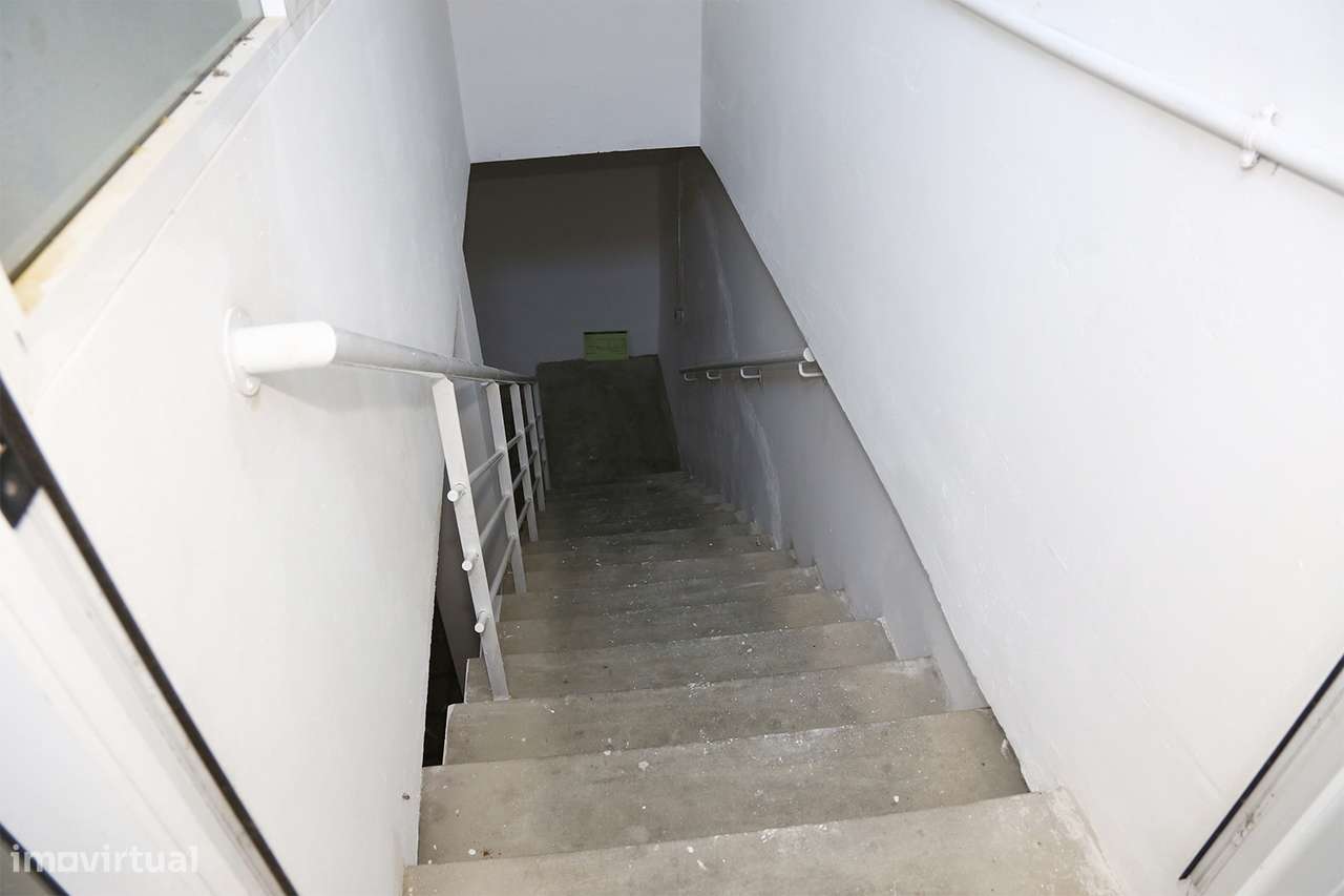 Armazém  Venda em Lustosa e Barrosas (Santo Estêvão),Lousada-14