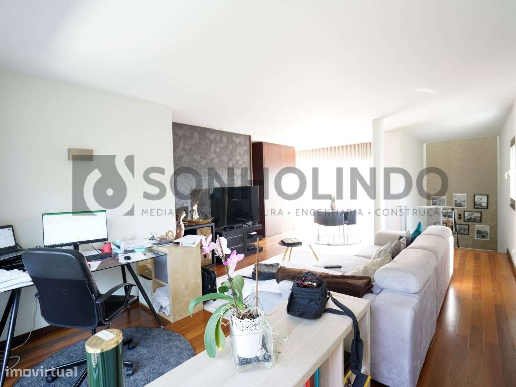 Moradia T4 com piscina de 3 frentes com excelentes áreas, tanto a n...-17