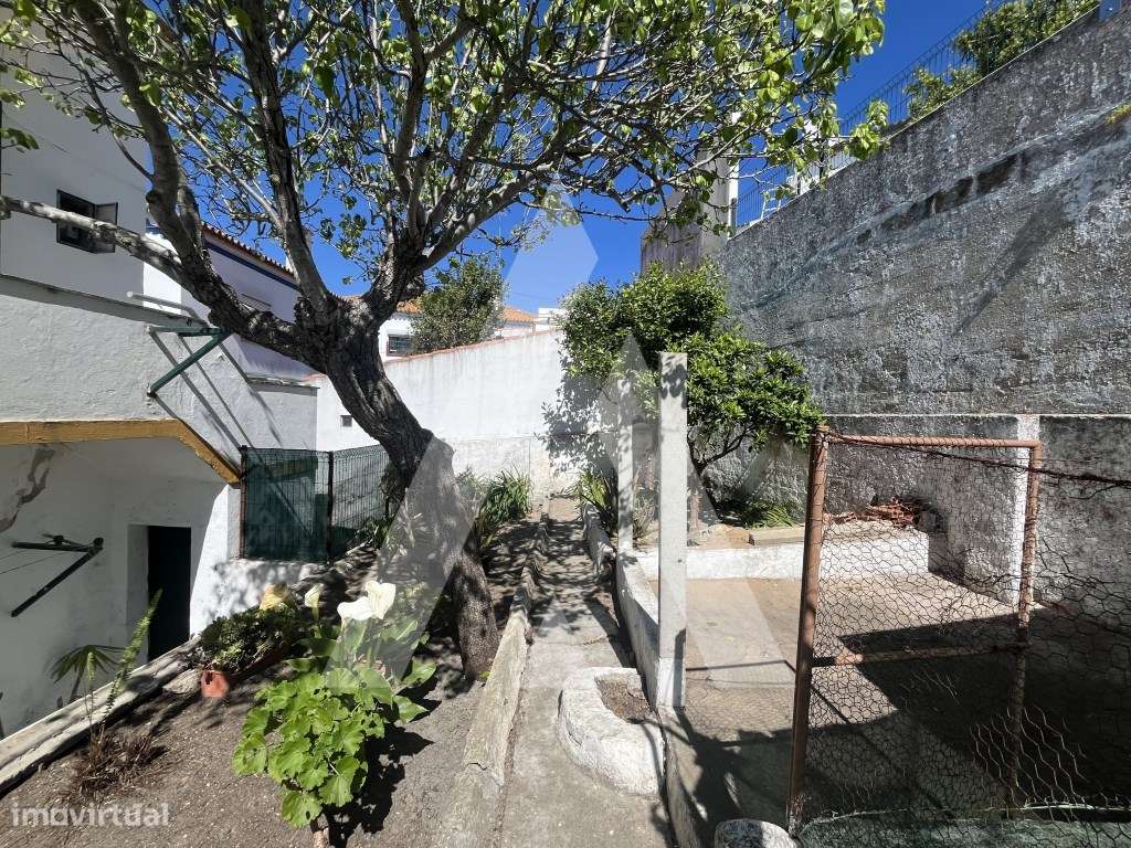 Moradia T4 com quintal e garagem em Arraiolos-17