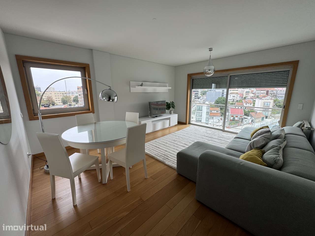 Alugo T2 - Em frente ao HSJ e metro - Grande imagem: 2/5