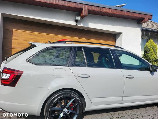 Skoda Octavia Combi 2.0 TSI RS 230 - 9