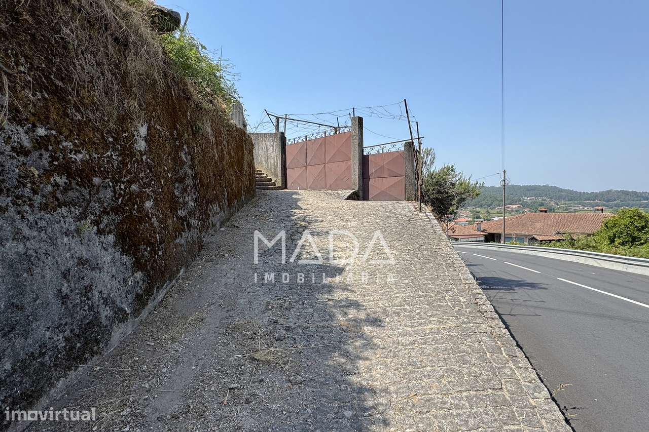 Moradia T2 individual c/480m2 de terreno e anexos em Escudeiros, Braga-35