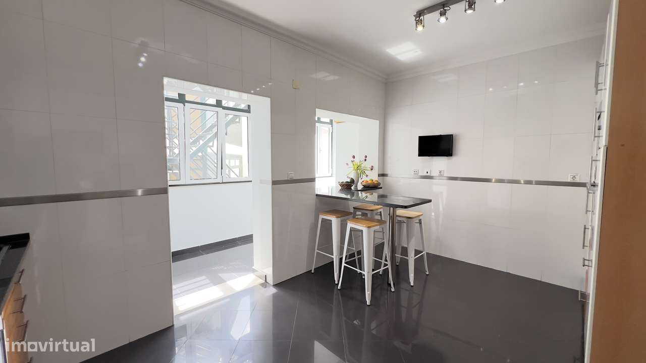 Apartamento T6 Duplex junto à Gulbenkian-8