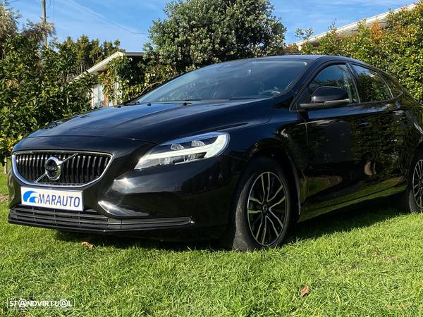 Volvo V40 2.0 D3 Momentum - 4