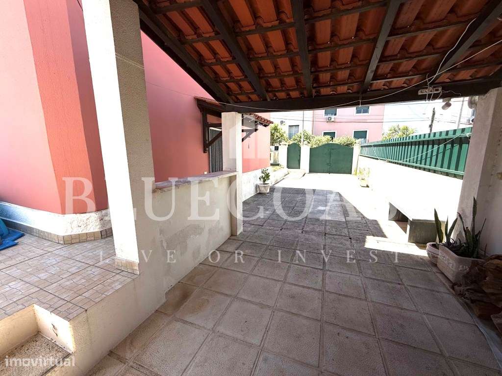 Moradia V4 com 3 Pisos - Espaço e Conforto-59