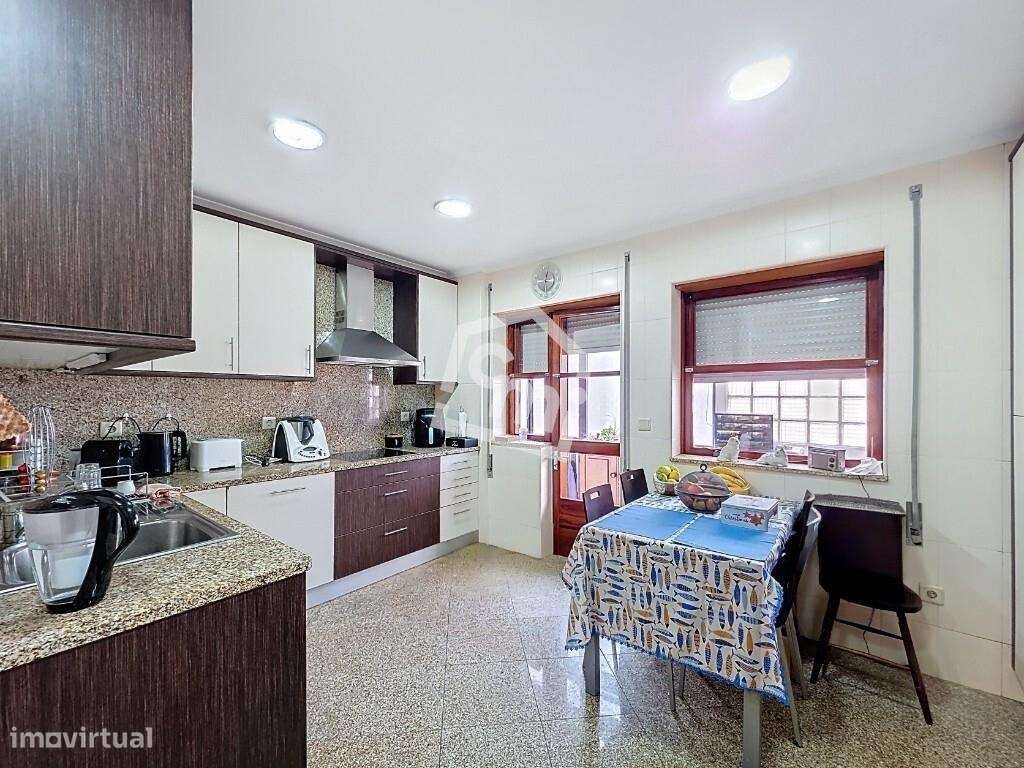 T4 com Garagem Box | 3 Frentes | 4 Varandas | Matosinhos Sul-11