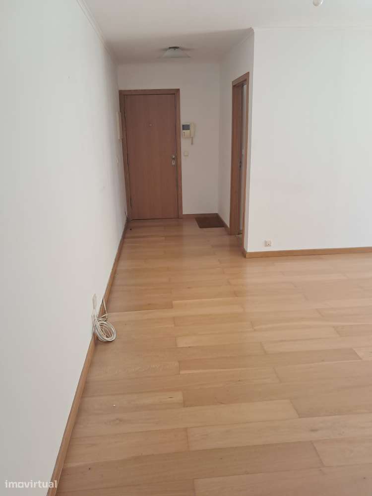 T2 Moderno c/ Varanda, Garagem, perto Metro. - Grande imagem: 3/20