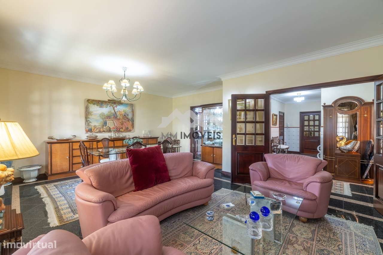 Moradia T4+1 | 4 Frentes | Miramar | 500m Praia | Jardim - Grande imagem: 4/53