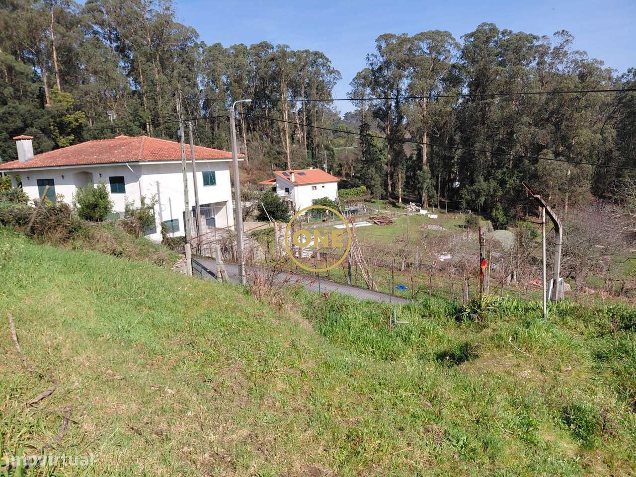 Local Calmo, Perto de Tudo: Terreno de 550 m2 em Cruz-10