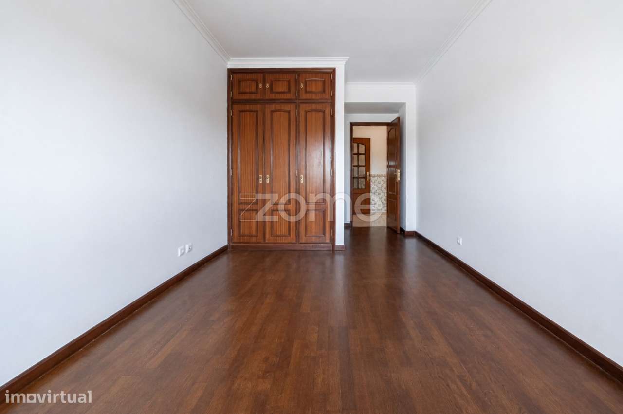 Apartamento T3 com duas Suites e Garagem no Centro de Tires - S.D.Rana-12