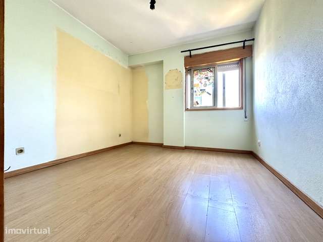 T3 c/ varanda, sala 33 m2, junto a transportes públicos e comércio...-17