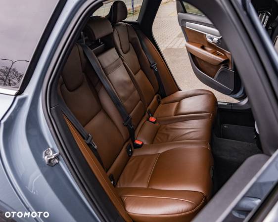 Volvo V90 D3 Momentum Pro - 35