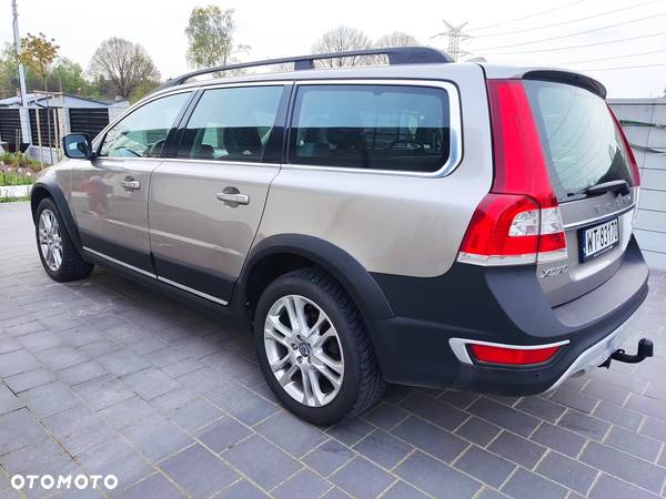 Volvo XC 70 D5 AWD Momentum - 6