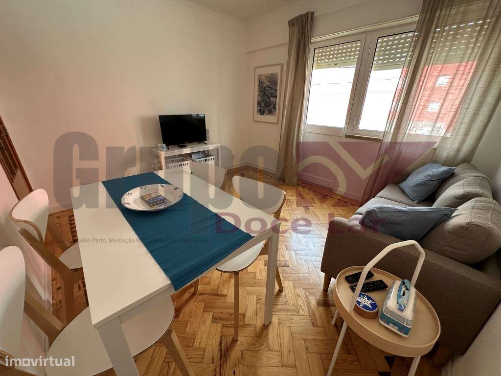 Apartamento T2+1 com Sótão a 350metros da praia de Sesimbra-9