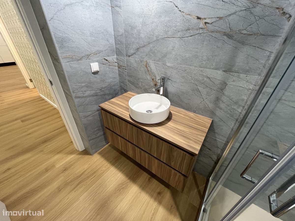 Apartamento T2 totalmente renovado, vista mar-34