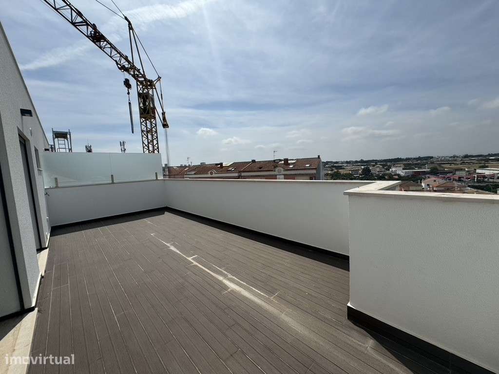 T4 Duplex Moderno com Terraços Amplos|Churrasqueira|Garagem Box-25