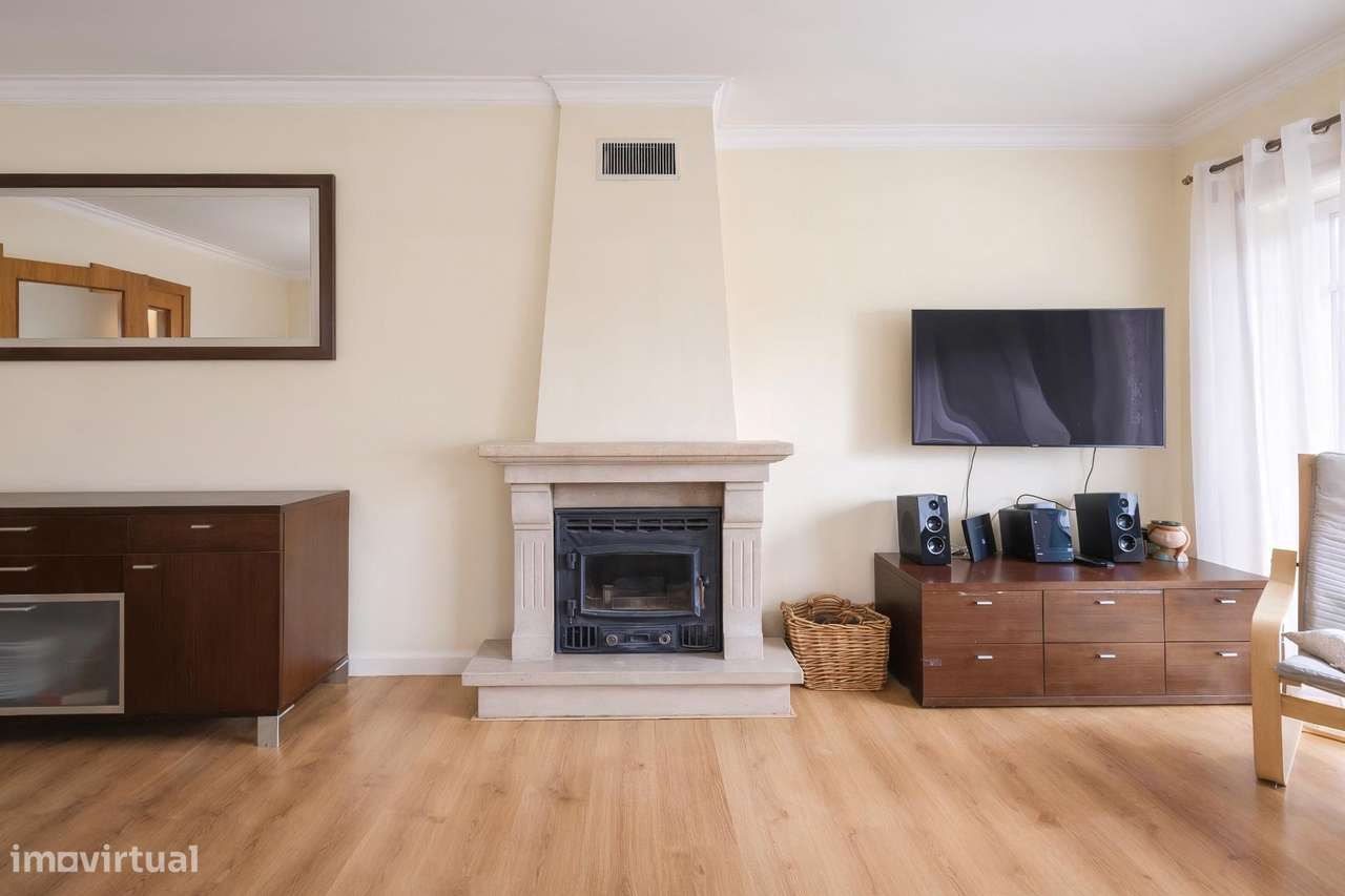 T2 Exclusivo com 3 Frentes e 2 Suites | Lareira | Varanda |... - Grande imagem: 3/38