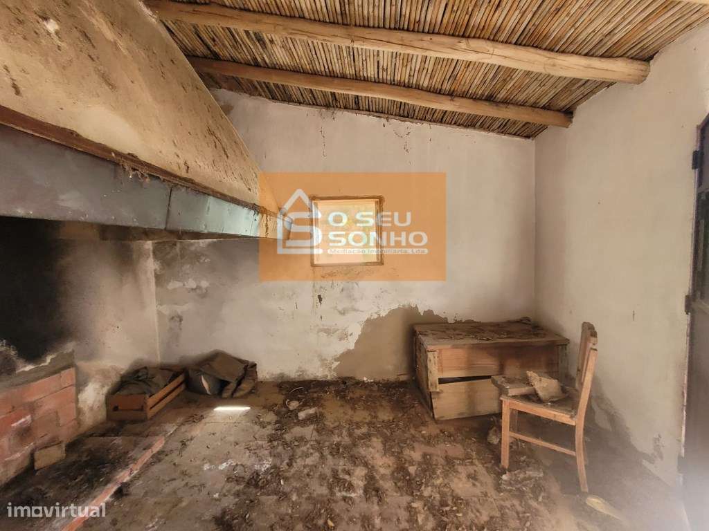 Moradia com Garagem e Terreno no Campo-14