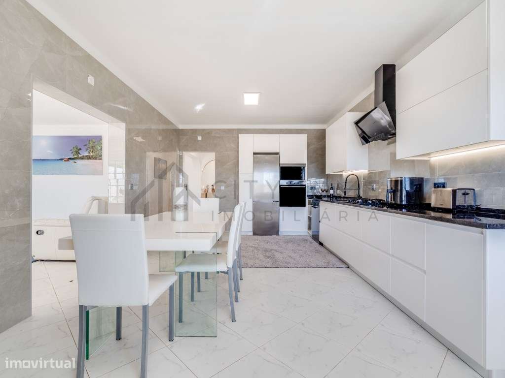 Moradia T3 com piscina e garagem em Lagoa-9