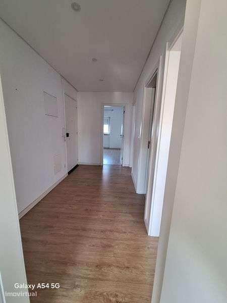 T2 com Cozinha Equipada - Excelente Exposição Solar - Pontinha - Grande imagem: 4/8