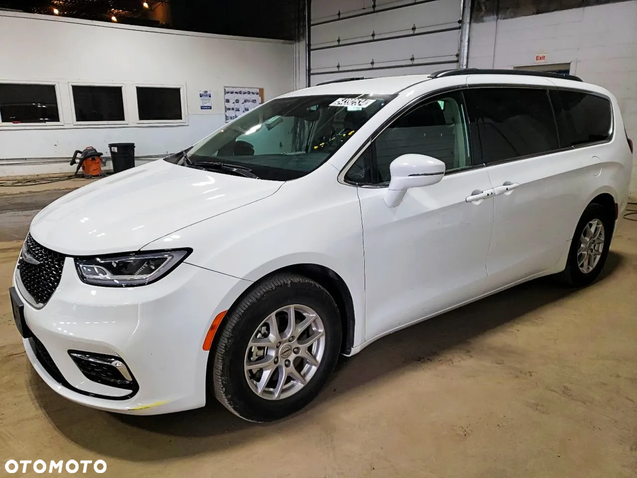 Chrysler Pacifica - 2