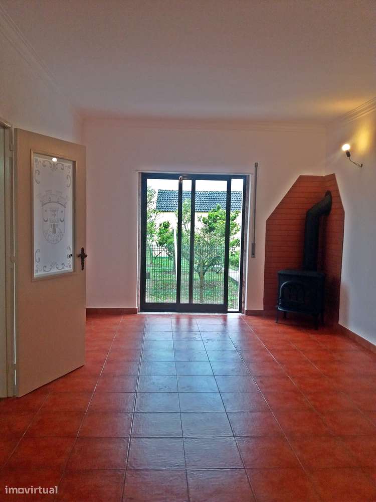 Magnífica propriedade constituída por moradia bi-familiar e armazém.-37