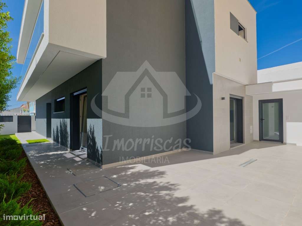 Moradia V4 Nova de Luxo com Rooftop e Vista Rio | Santa Iria de Azóia-11