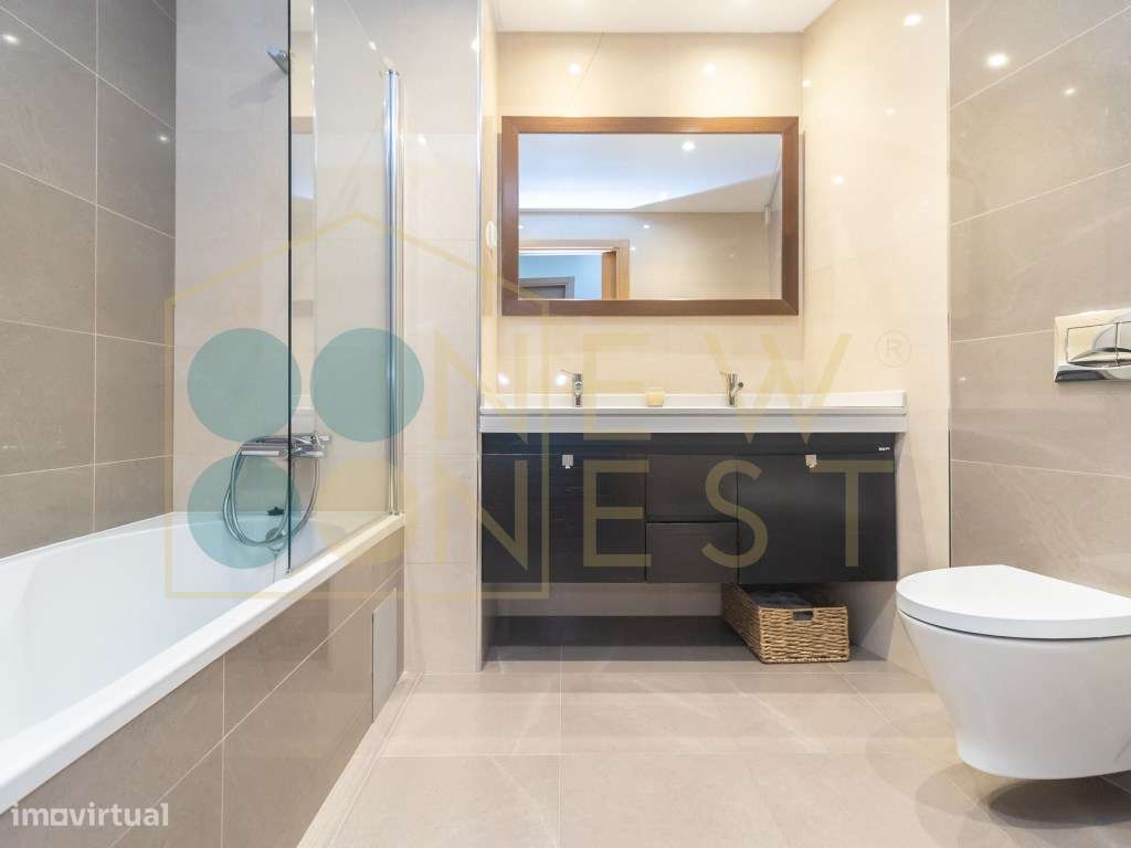 Apartamento T4 com Terraço, 3 varandas, 2 Parqueamentos e Arrecadaç...-17