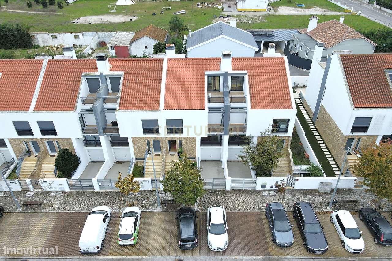 Moradia T3+1 em Alcochete: Luxo e Conforto!-5