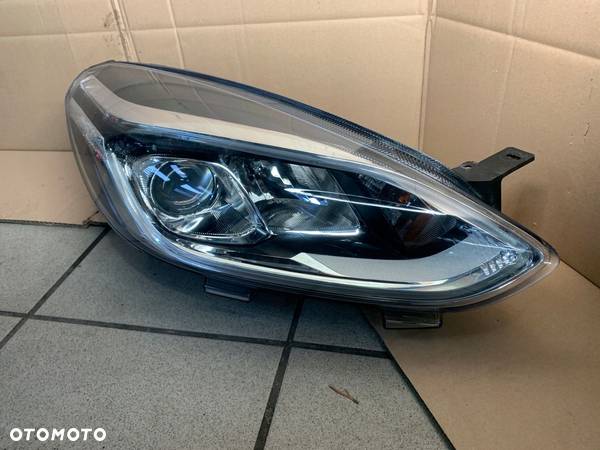 Lampa prawa przednia FORD FIESTA MK8 z LED - 3