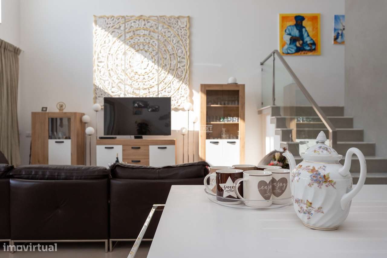 LUXUOSA VILLA V3 + 1 COM PISCINA E GARAGEM PRIVATIVA SITUADA NA CORREE-17