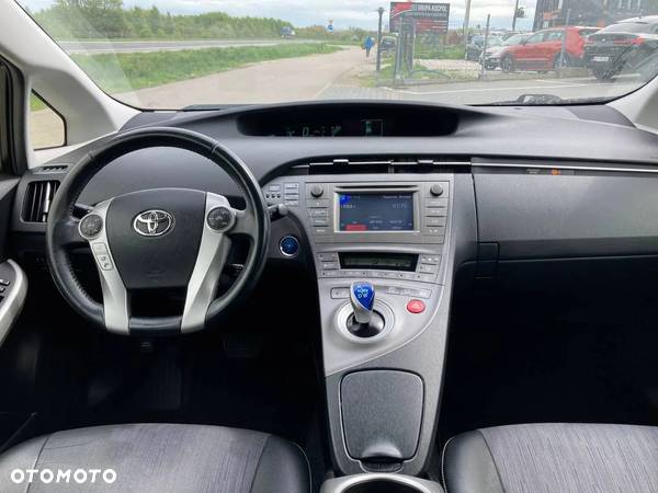 Toyota Prius 1.8 HSD Premium - 8