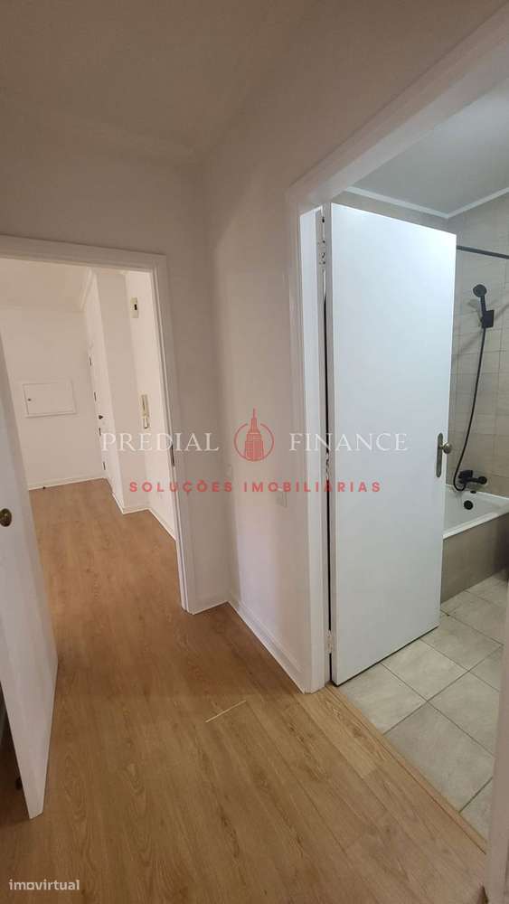 T1+1 com garagem fechada em condomínio tranquilo – Circunvalação (Senh-7