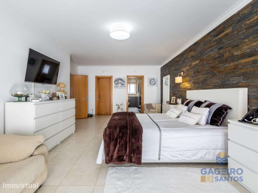 Moradia Independente T4 +1 em São Martinho do Porto-32