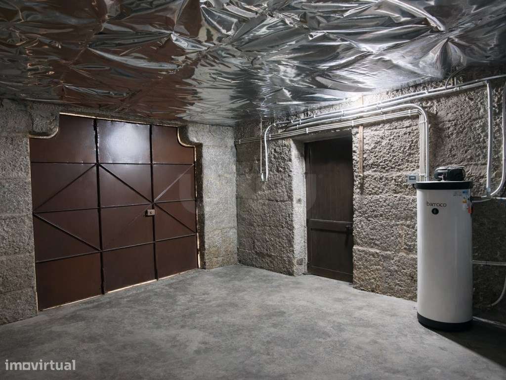 À primeira vista é uma casa como tantas outras. Na prática, é muito...-25