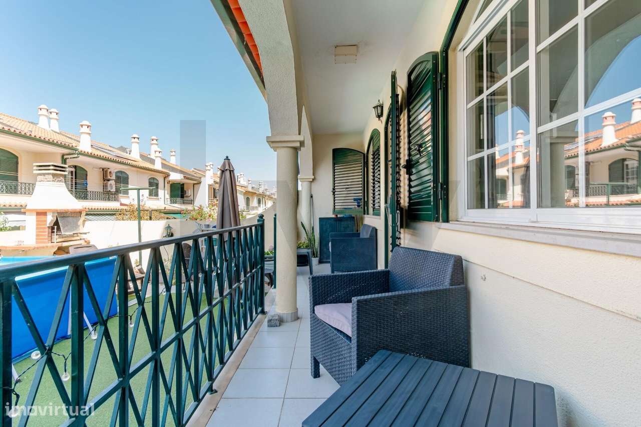 Moradia em Banda T4+1 com Jardim, Garagem e Sótão-50