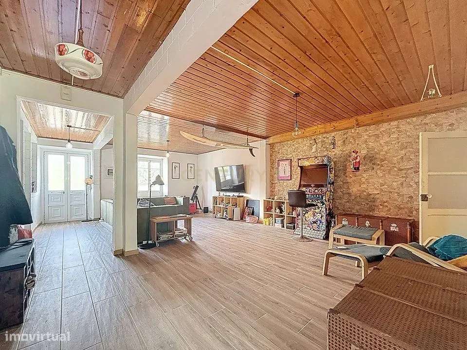 Moradia Única na Vila da Povoação – Um Verdadeiro Miradouro!-0