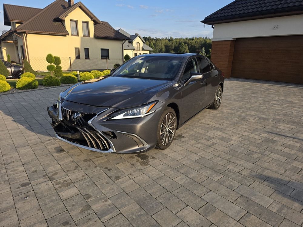 Lexus ES 300h Prestige 2024