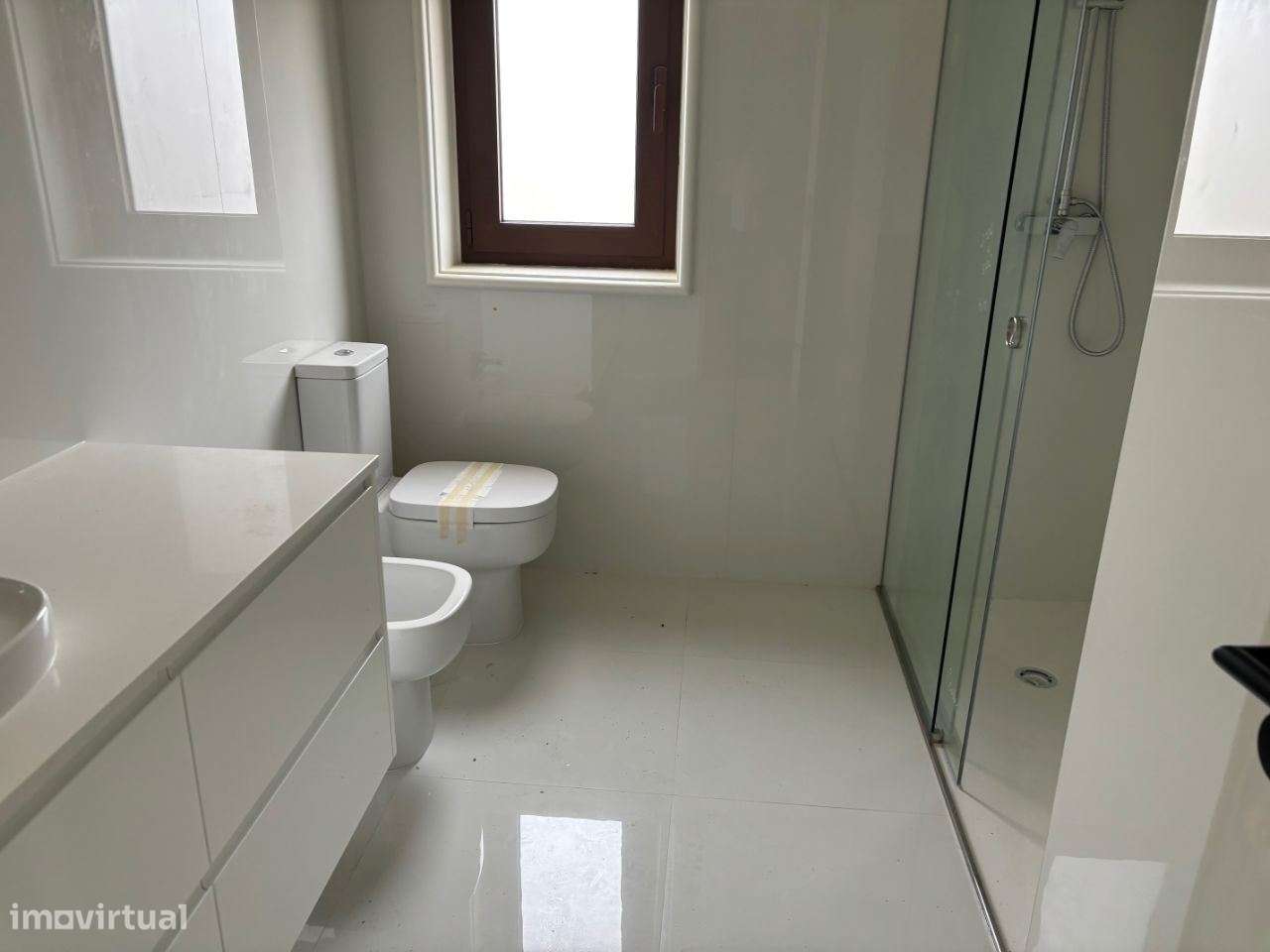 Magnífica Moradia 4 frentes/2 suites/garagem 4 carros/a 350m da praia-12