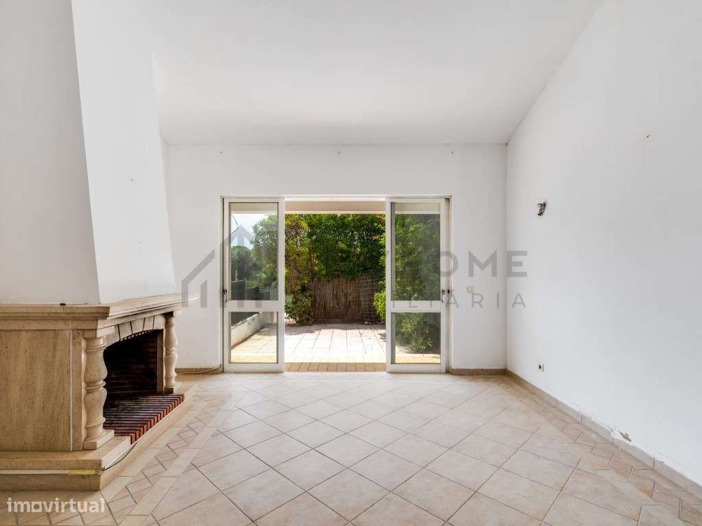 Moradia Duplex tipo T2 com Jardim e Piscina em Condomínio Privado-14
