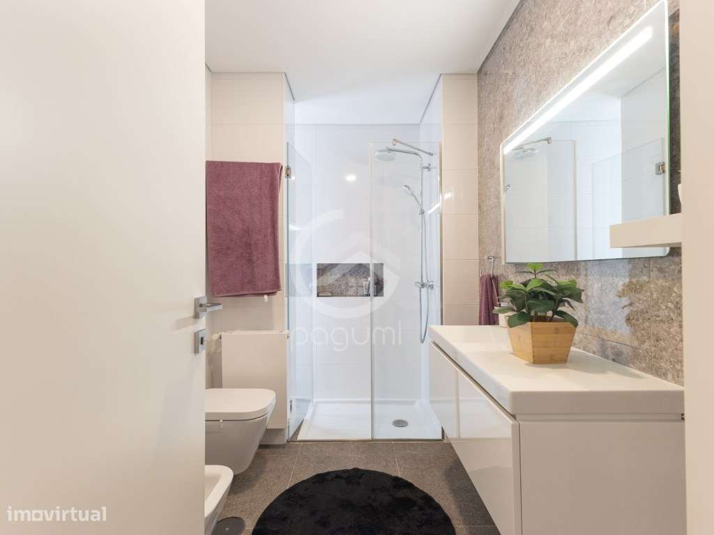Moradia Contemporânea | 1.470 m² | A 1 Minuto da A4-34