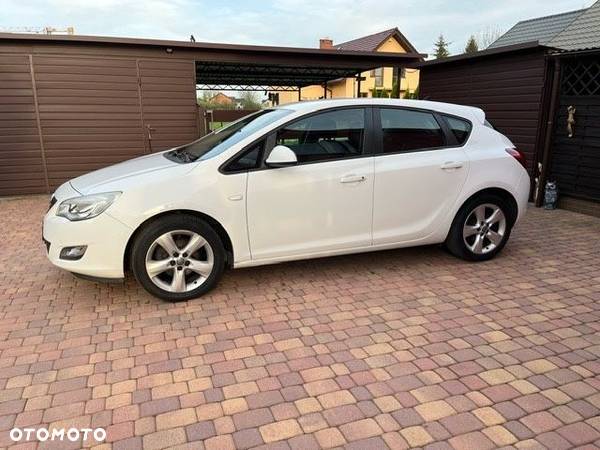 Opel Astra 1.4 ECOFLEX Design Edition - 4