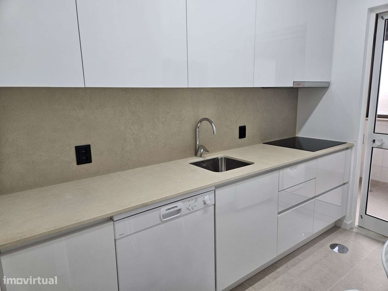 T1 ao Metro dos Combatentes - Grande imagem: 2/25