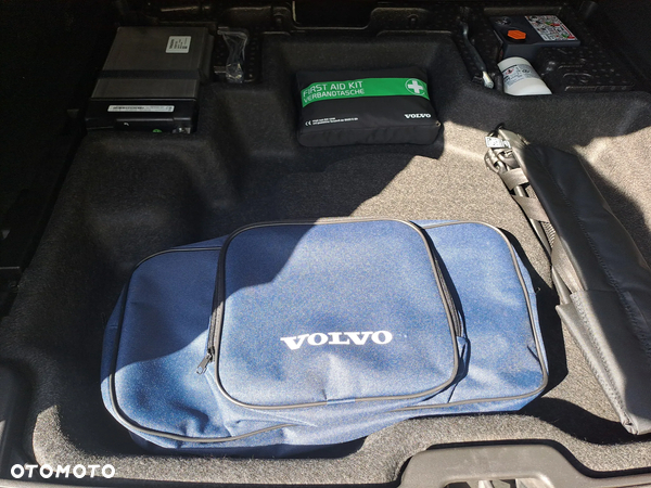 Volvo XC 60 B4 B Momentum - 15