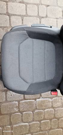 FOTEL PRAWY GRZANY VW PASSAT B7 - 4